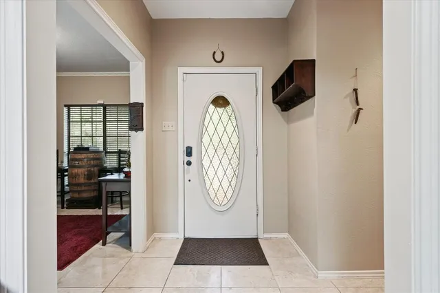 a view of entryway with livingroom