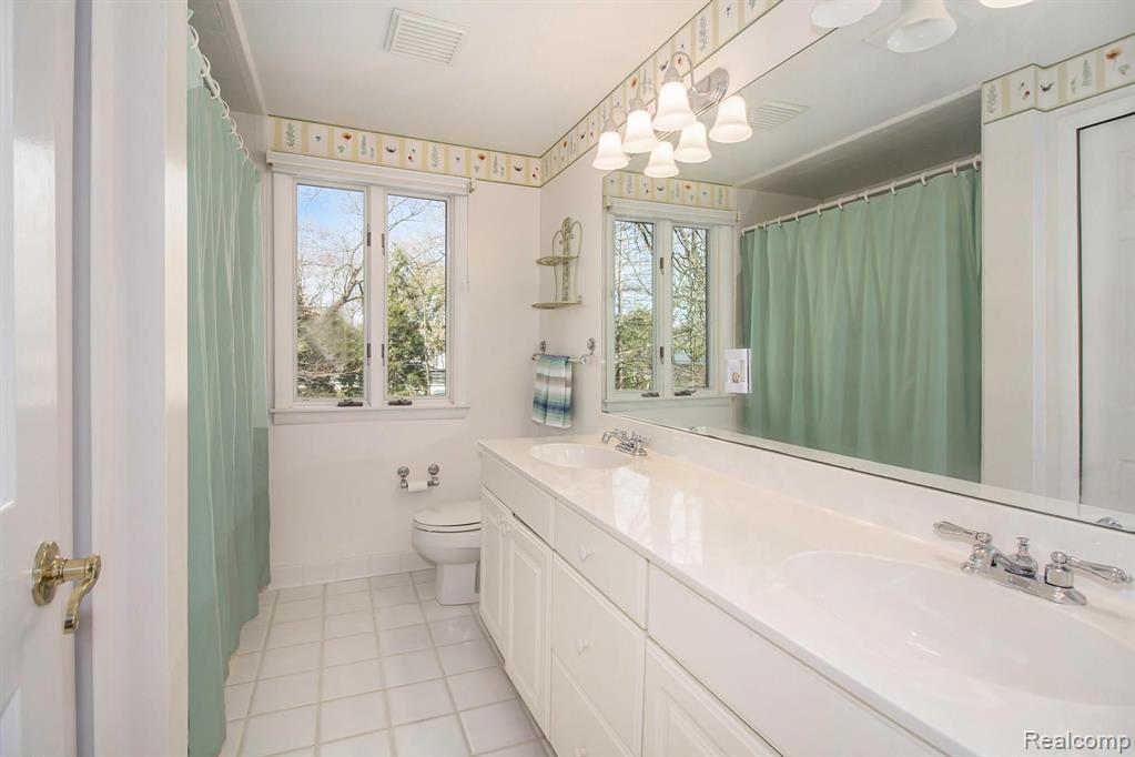 18281 Riverside Drive Beverly Hills, MI 48025 - Photo 19 of 26