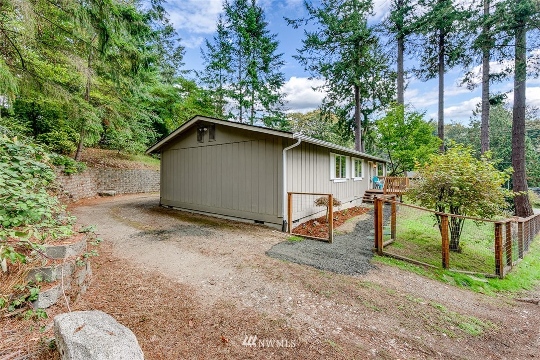 2733 Rocky Point Road Northwest Bremerton, WA 98312 - Photo 2 of 25 Gallery Image 2