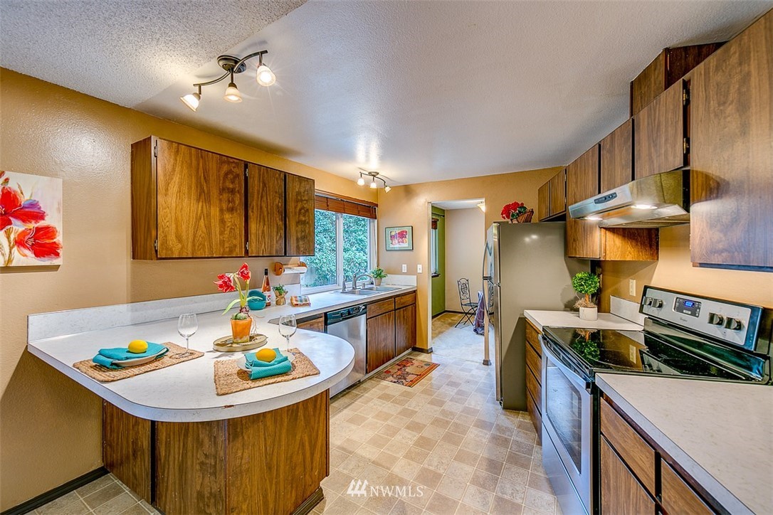 2733 Rocky Point Road Northwest Bremerton, WA 98312 - Photo 11 of 25 Gallery Image 11