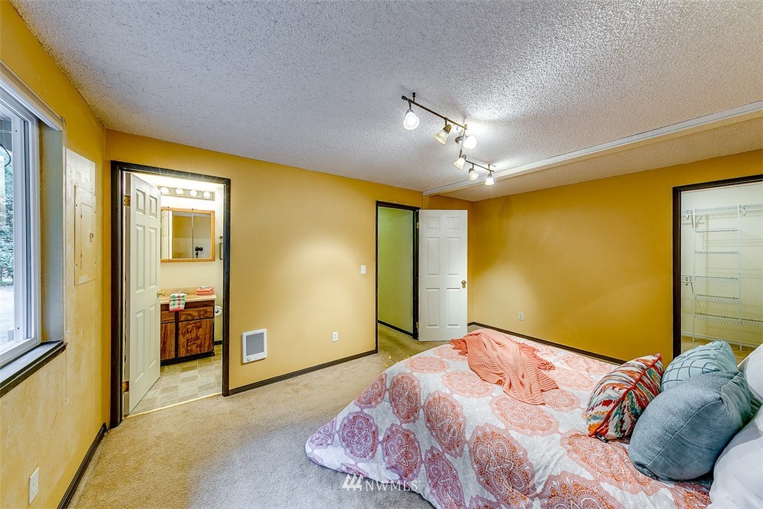2733 Rocky Point Road Northwest Bremerton, WA 98312 - Photo 16 of 25 Gallery Image 16