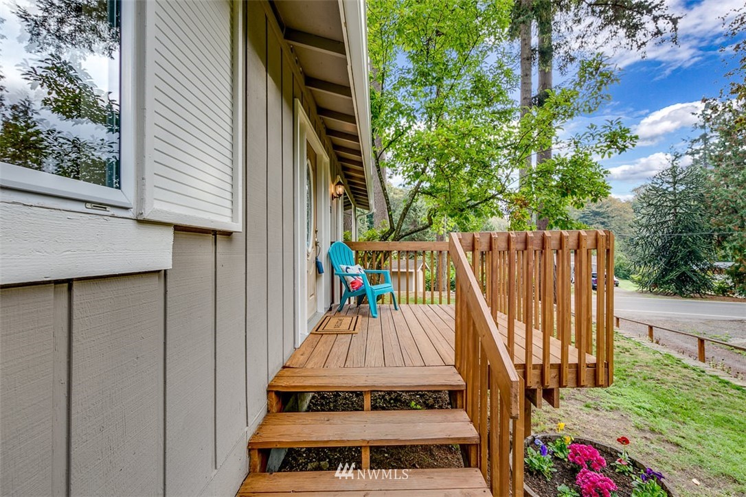 2733 Rocky Point Road Northwest Bremerton, WA 98312 - Photo 3 of 25 Gallery Image 3