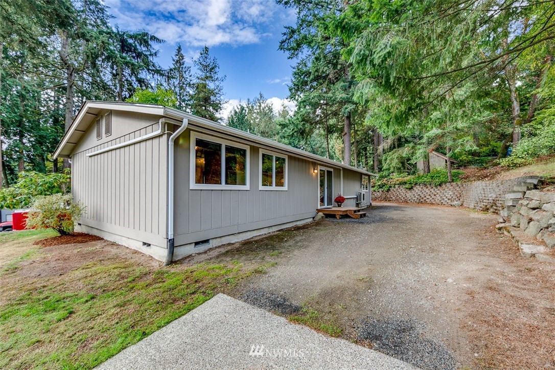2733 Rocky Point Road Northwest Bremerton, WA 98312 - Photo 4 of 25 Gallery Image 4