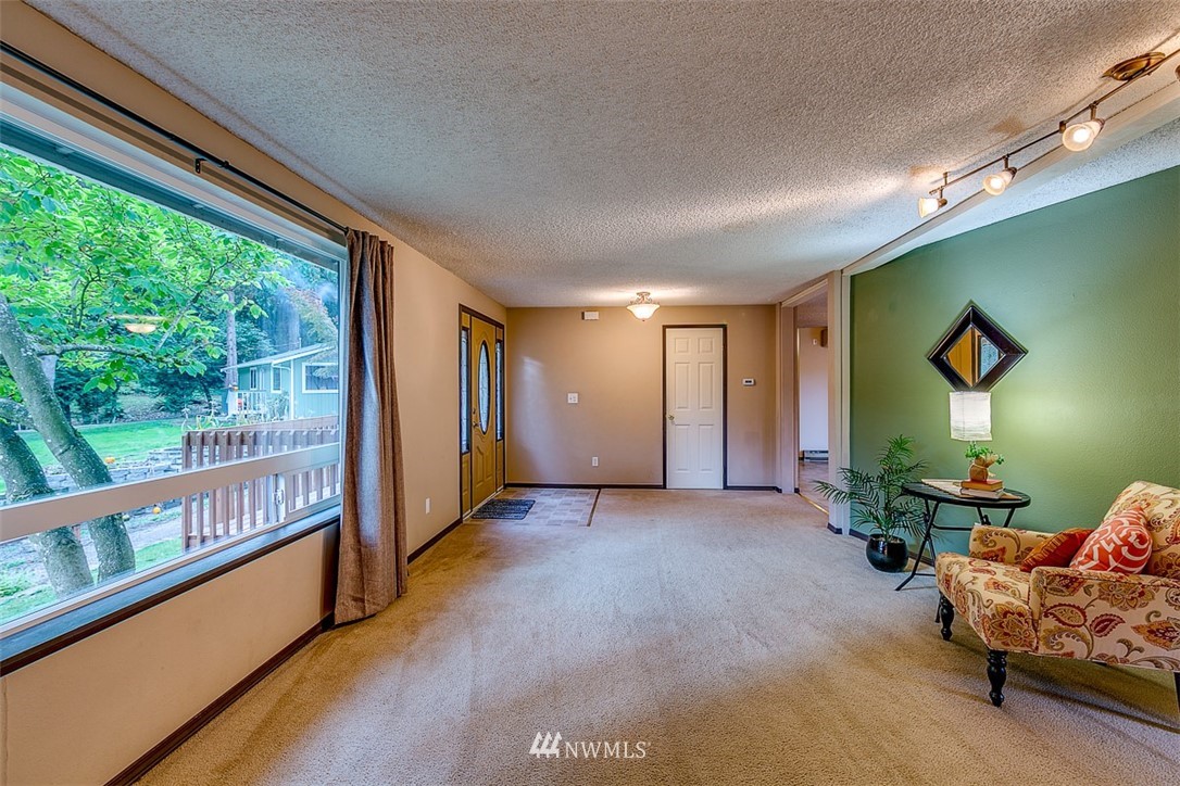 2733 Rocky Point Road Northwest Bremerton, WA 98312 - Photo 6 of 25 Gallery Image 6