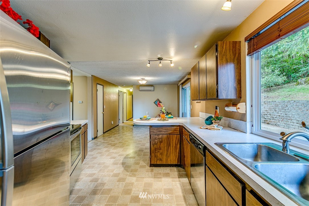 2733 Rocky Point Road Northwest Bremerton, WA 98312 - Photo 10 of 25 Gallery Image 10