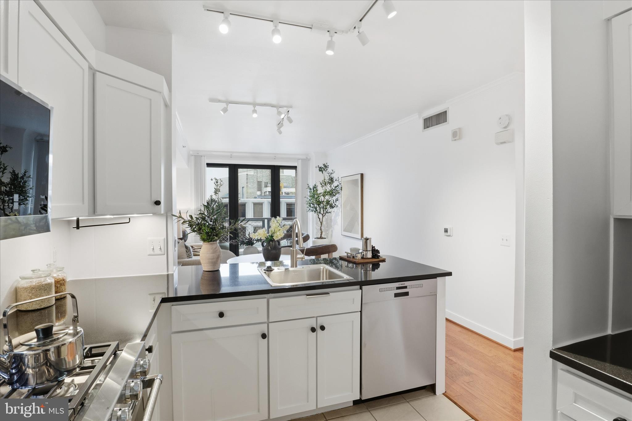 631 D Street Northwest, Unit 1227 Washington, DC 20004 - Photo 10 of 63