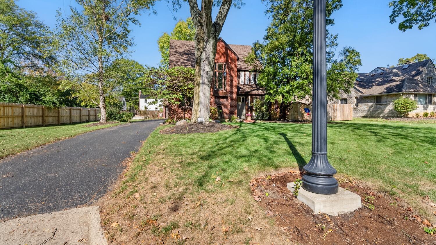 2460 Dover Road Columbus, OH 43209 - Photo 4 of 75 3. 2460 Dover Rd Columbus-3