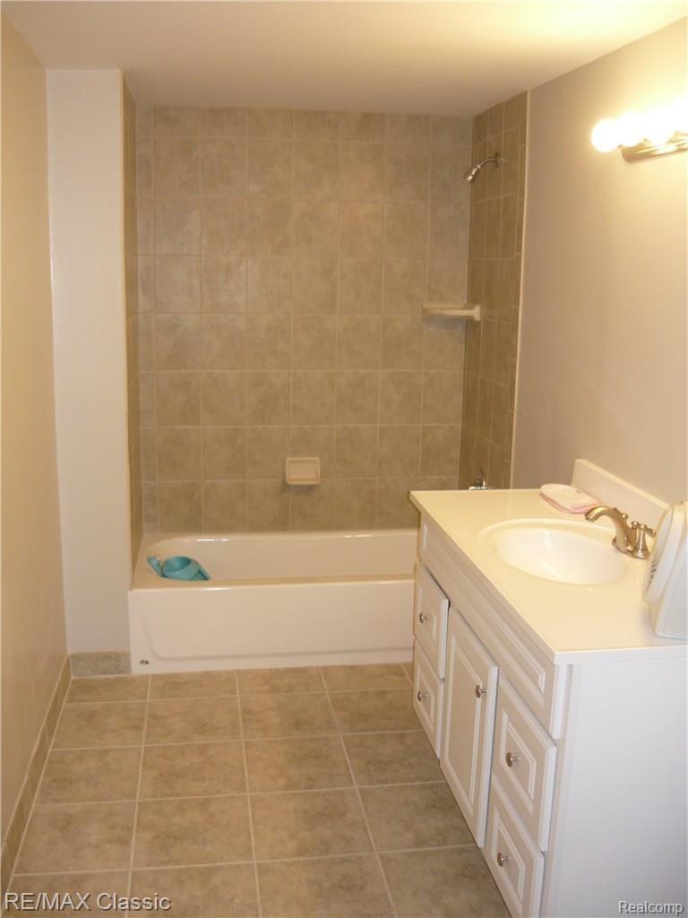 850 Augusta Drive Rochester, MI 48309 - Photo 24 of 36 Full bath LL.JPG