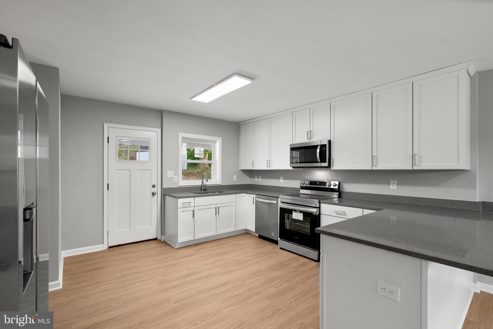 7946 Max Blobs Park Road Hanover, MD 21076 - Photo 12 of 47 Stainless steel appliances