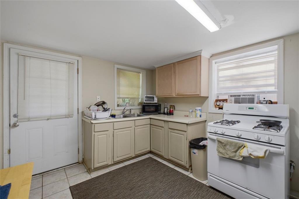 913 Old Noonday Sch House Road Marietta, GA 30066 - Photo 15 of 42 a kitchen with a sink stove and cabinets