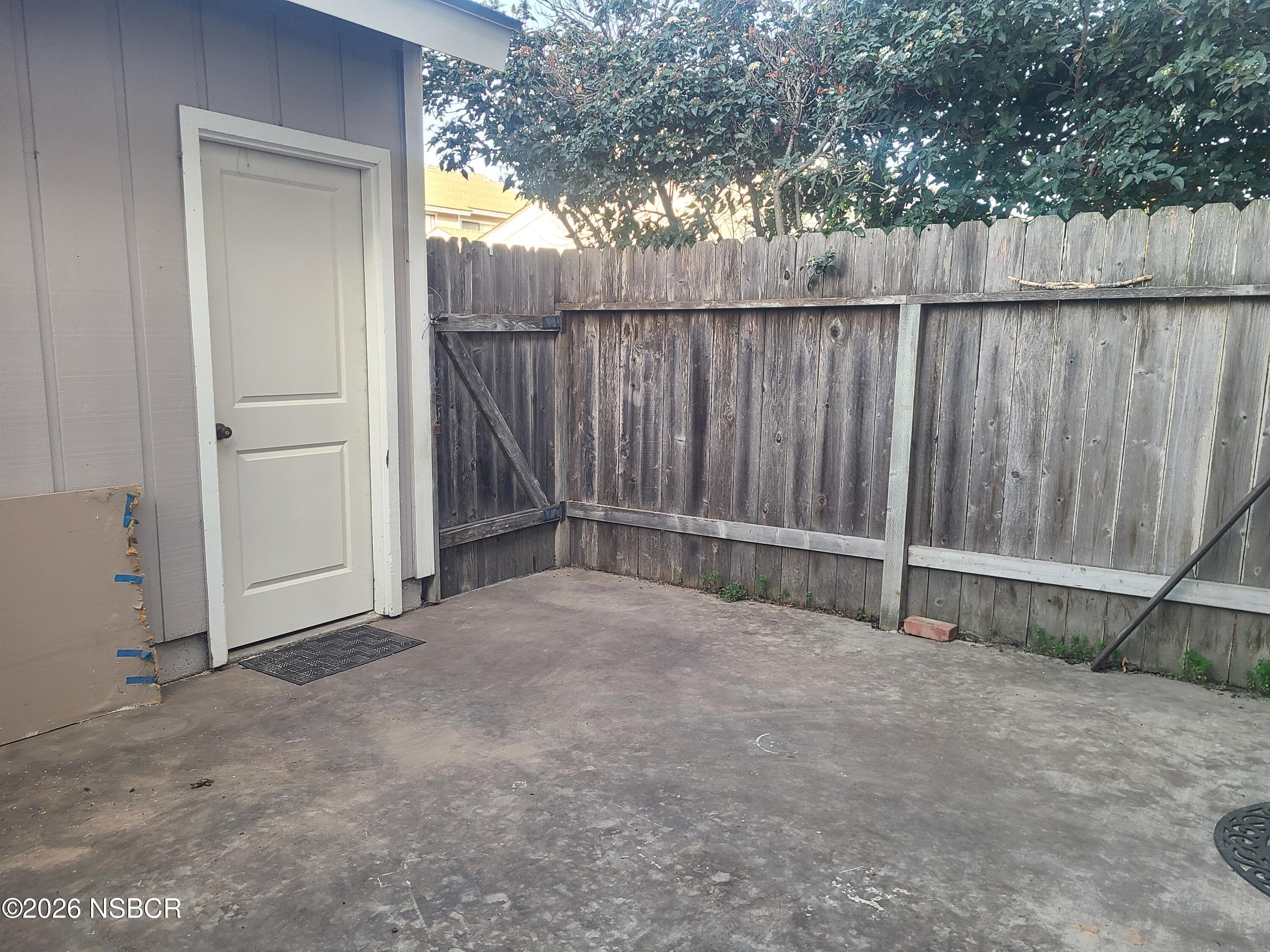 1011 West Walnut Avenue Lompoc, CA 93436 - Photo 23 of 30 1011 back patio2