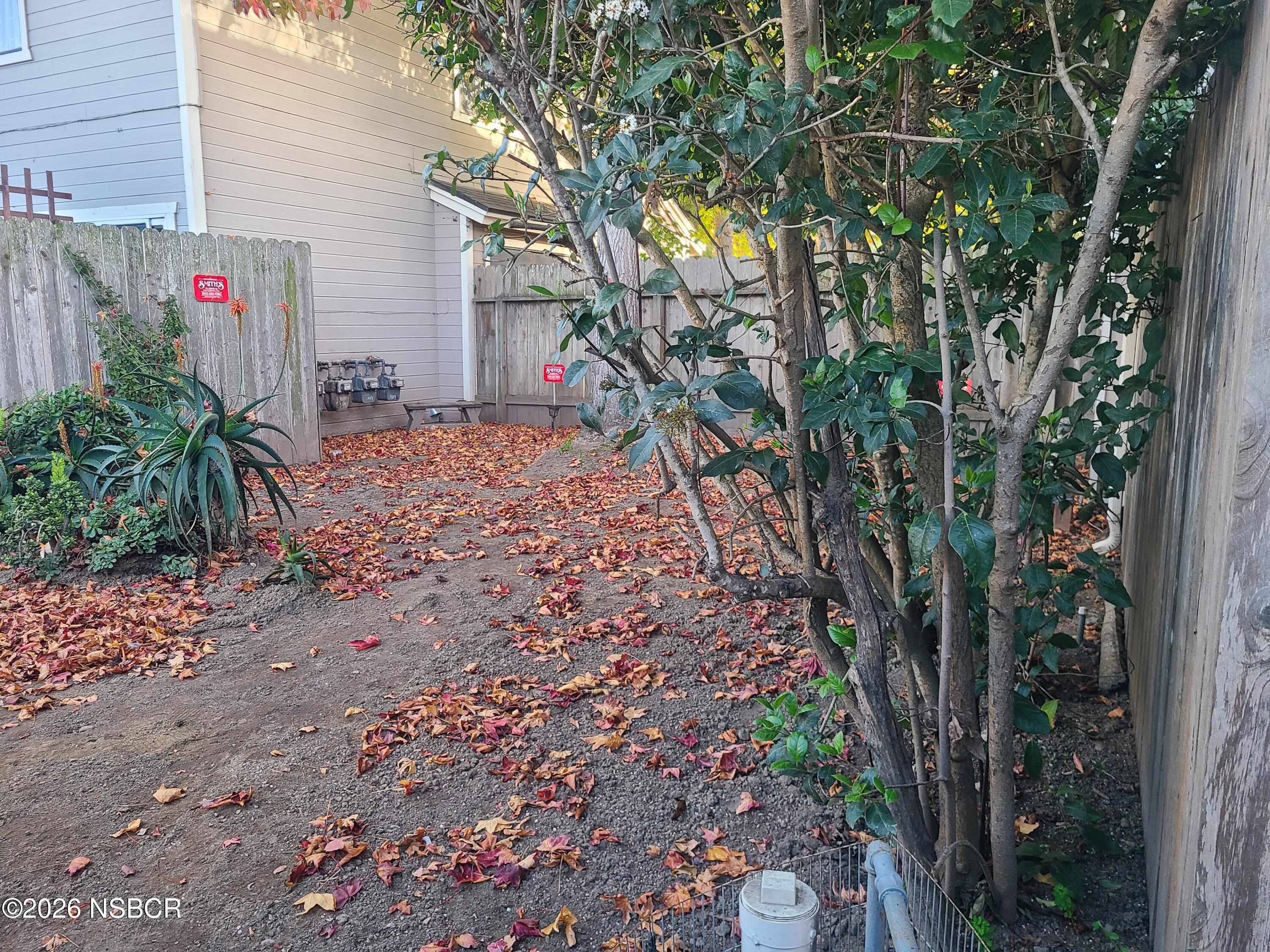 1011 West Walnut Avenue Lompoc, CA 93436 - Photo 25 of 30 1011 extra space