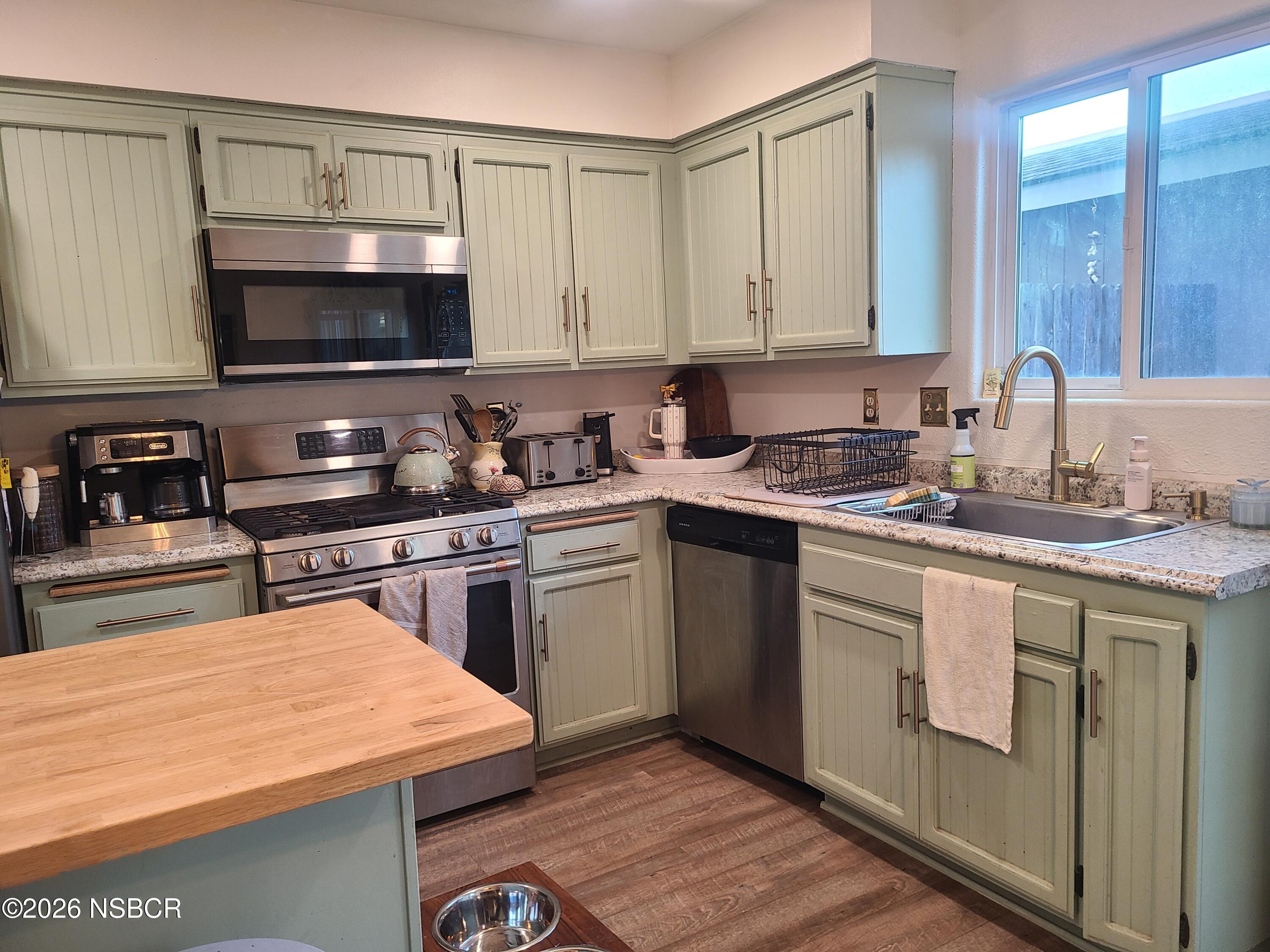 1011 West Walnut Avenue Lompoc, CA 93436 - Photo 8 of 30 1011 kitchen2
