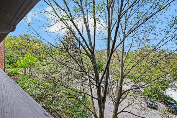 $229,900 | 5700 Hillcrest Lane, Unit 3L, Lisle, IL 60532