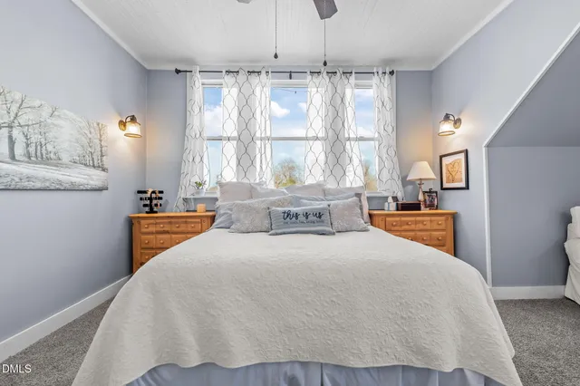 a en suite bathroom with a double vanity sink and a mirror
