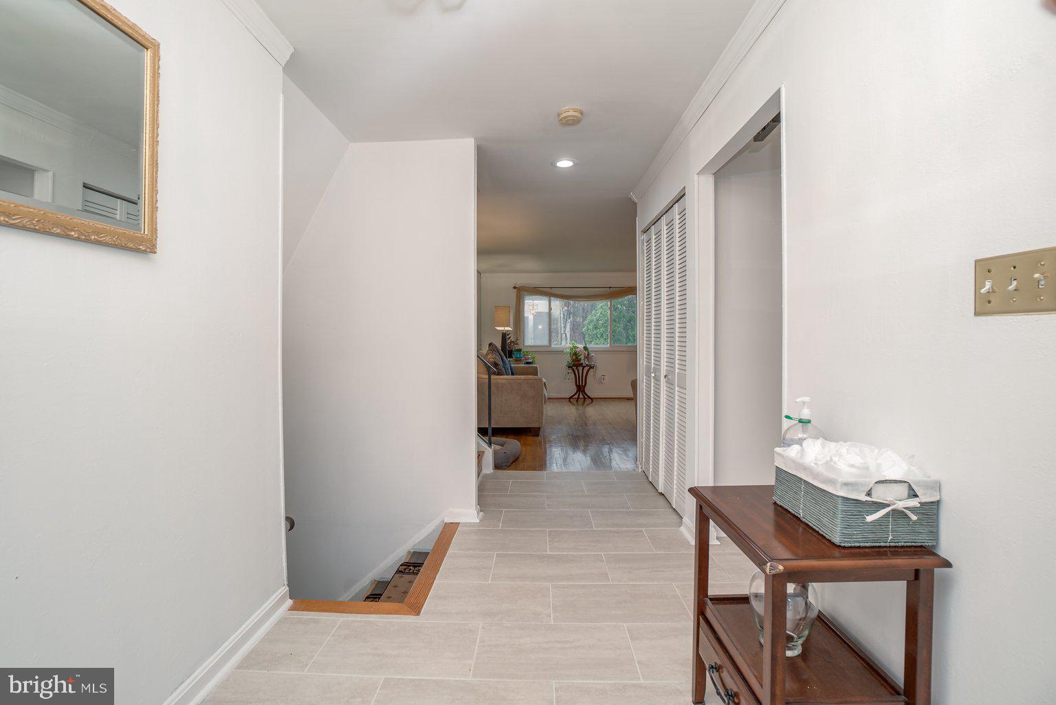 4643 Hawksbury Road Baltimore, MD 21208 - Photo 2 of 42 Entry foyer