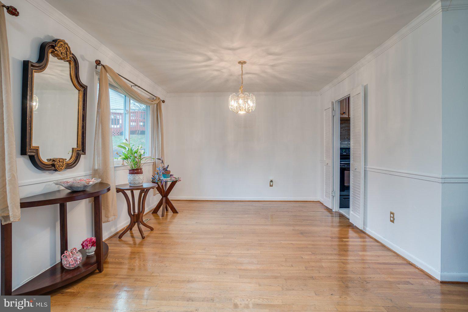 4643 Hawksbury Road Baltimore, MD 21208 - Photo 13 of 42 Dining room