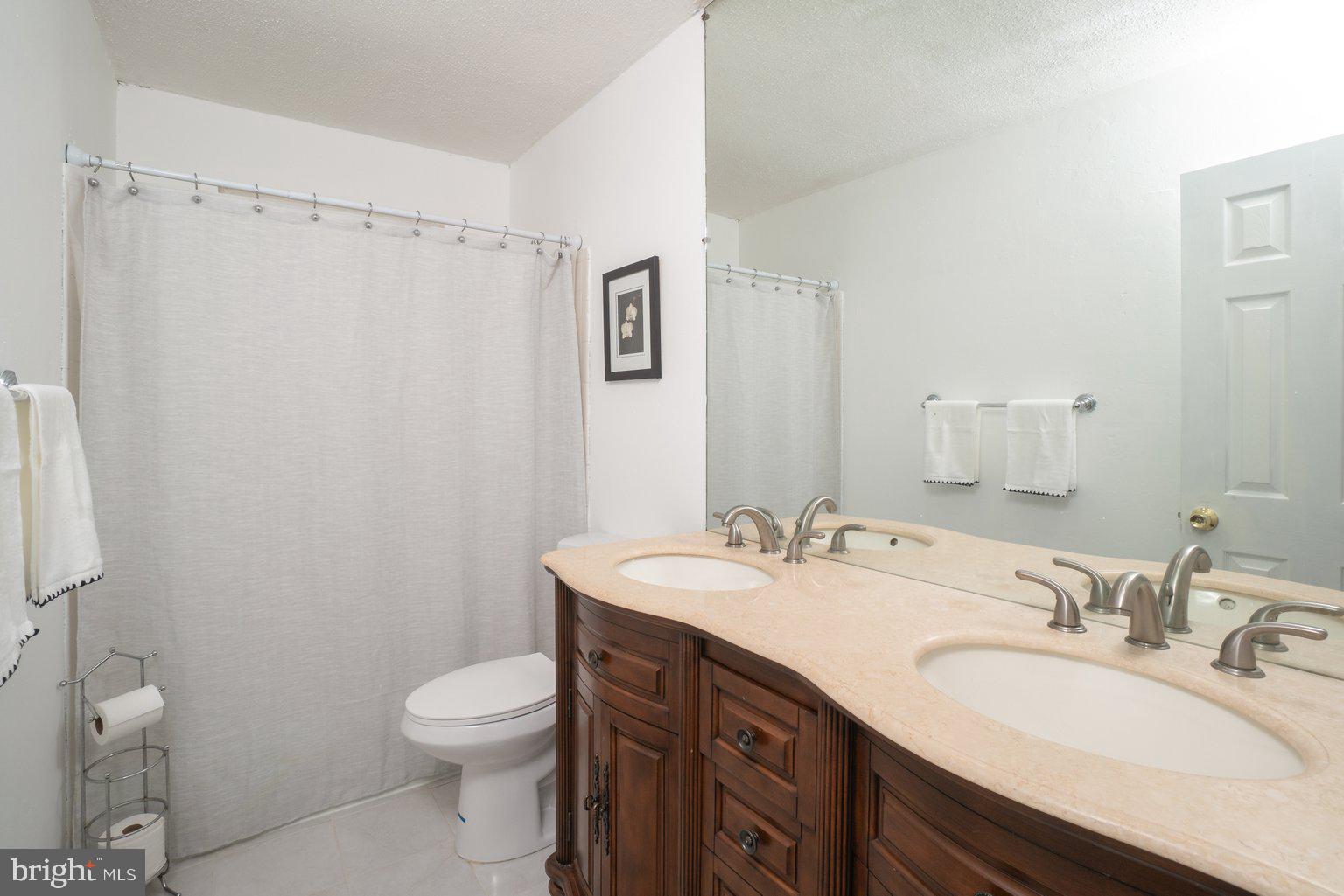 4643 Hawksbury Road Baltimore, MD 21208 - Photo 22 of 42 Upstairs full bath