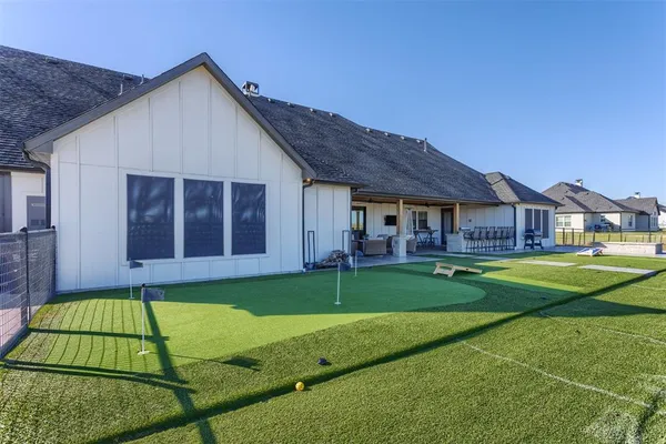 a view of house with a big yard