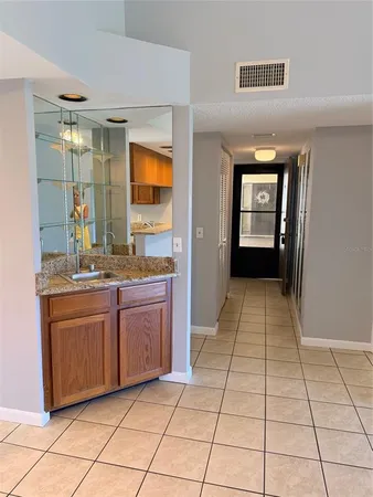 $1,600 | 260 Woodlake Lane East, Unit 260, Oldsmar, FL 34677