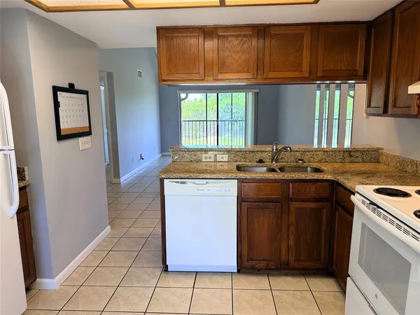 $1,600 | 260 Woodlake Lane East, Unit 260, Oldsmar, FL 34677