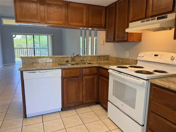 $1,600 | 260 Woodlake Lane East, Unit 260, Oldsmar, FL 34677