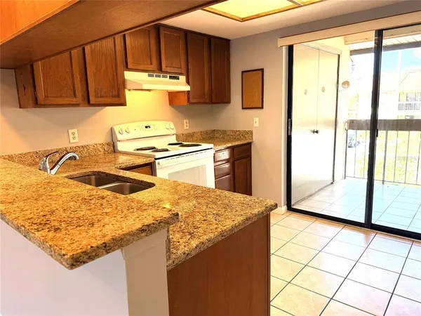 $1,600 | 260 Woodlake Lane East, Unit 260, Oldsmar, FL 34677