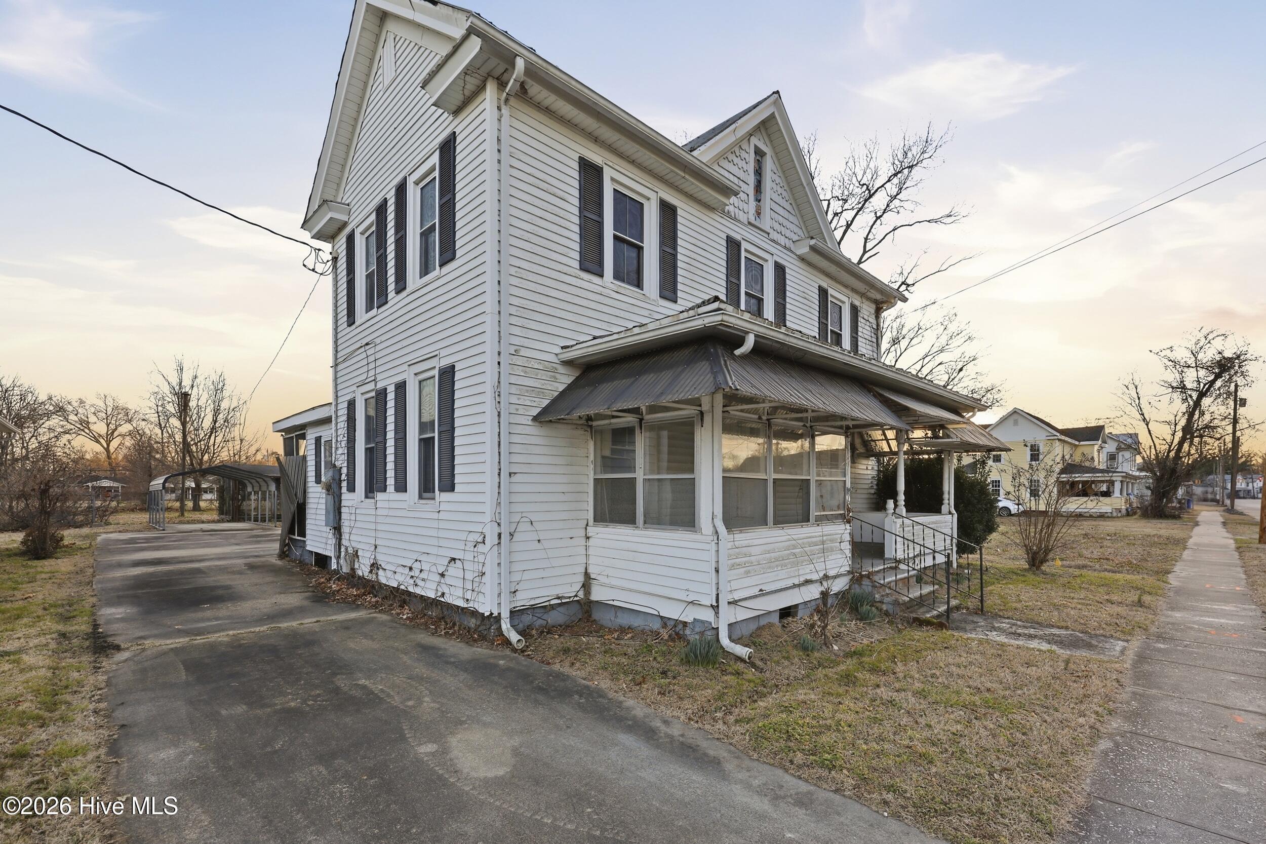 307 Dobbs Street Hertford, NC 27944 - Photo 1 of 24 Side View