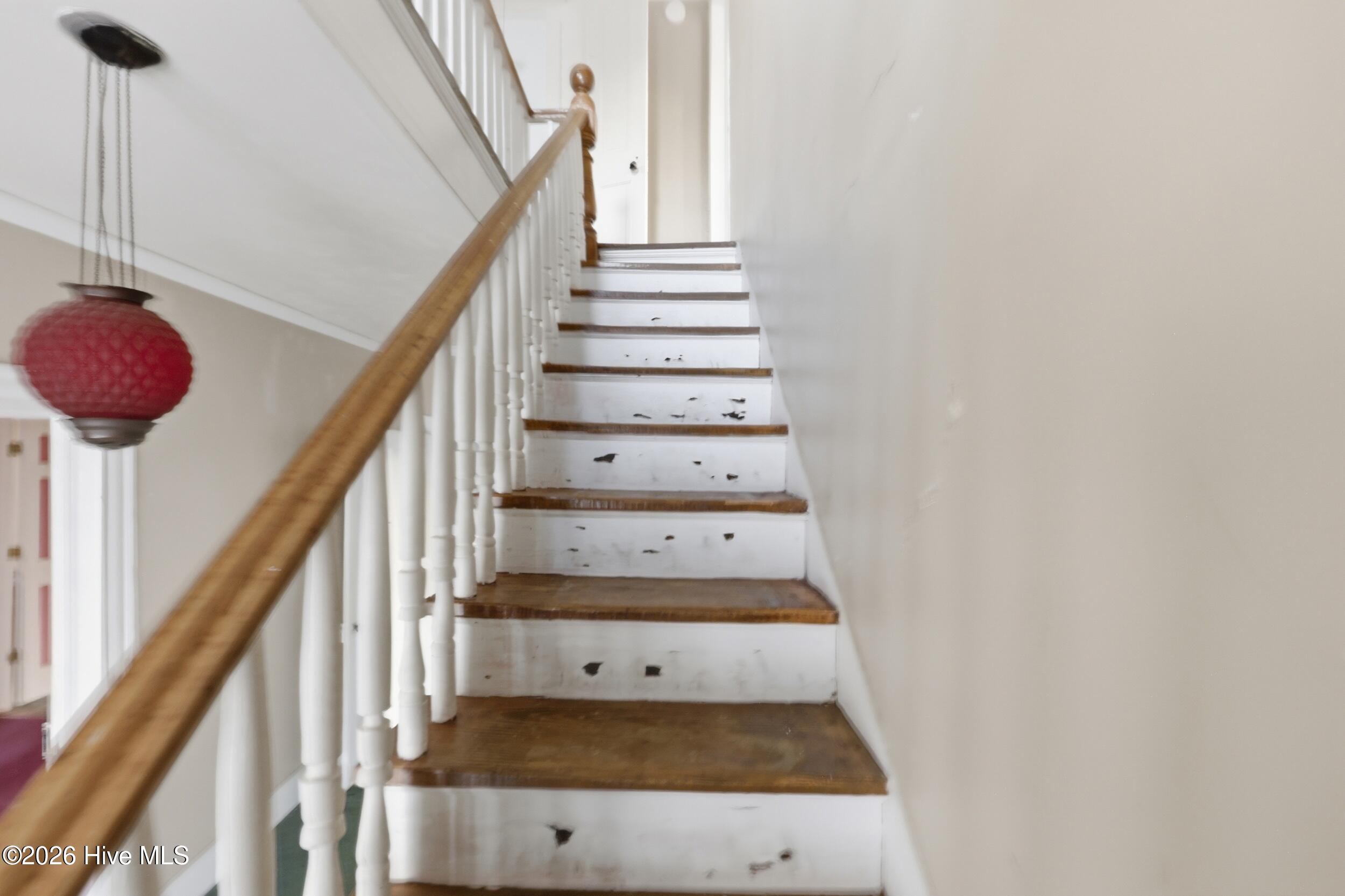 307 Dobbs Street Hertford, NC 27944 - Photo 16 of 24 Stairway
