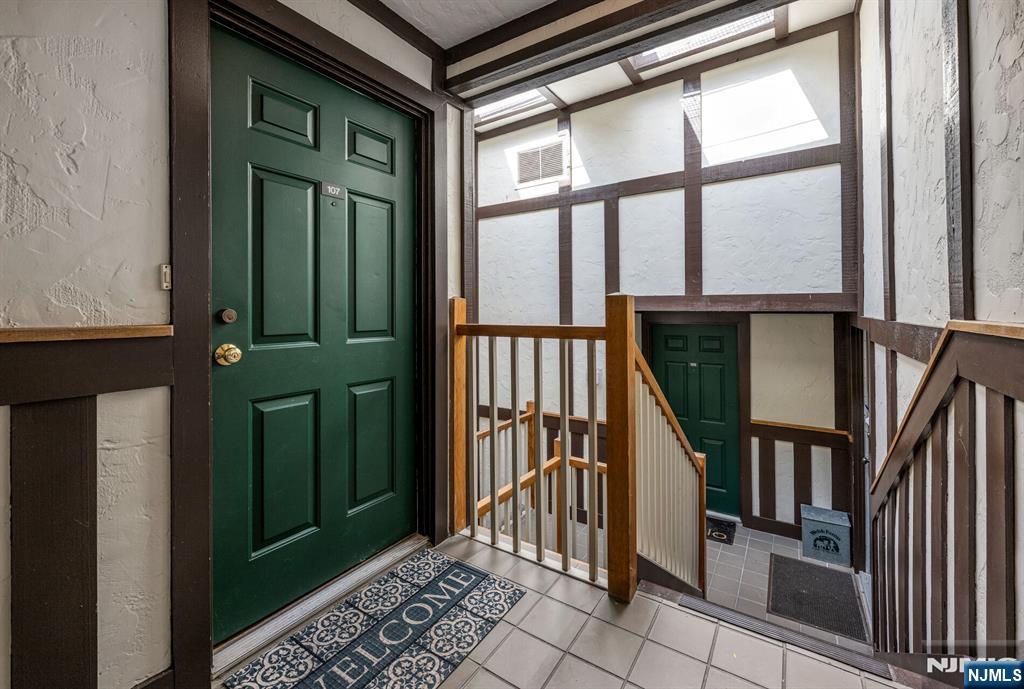 107 Mark Twain Way Mahwah, NJ 07430 - Photo 2 of 27
