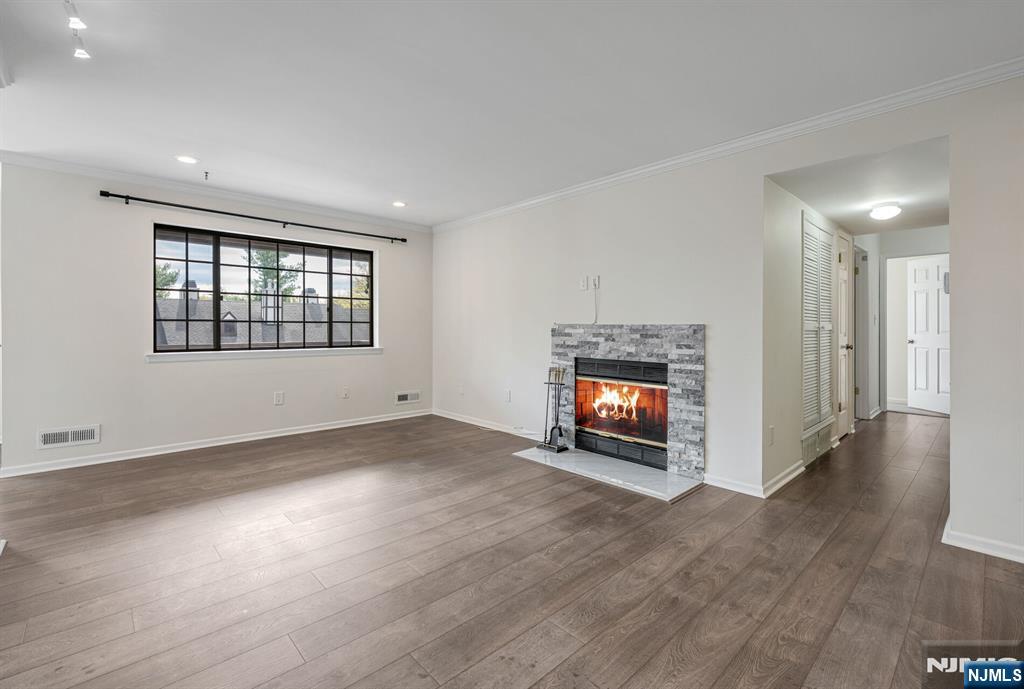 107 Mark Twain Way Mahwah, NJ 07430 - Photo 4 of 27