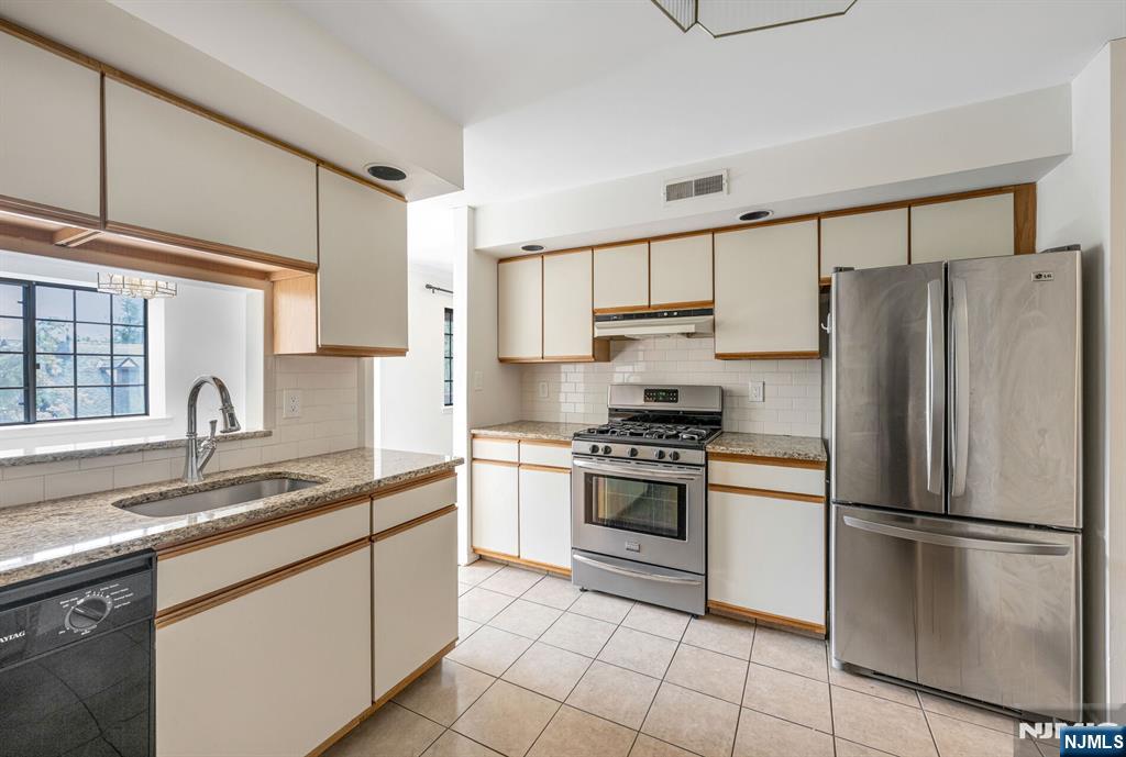 107 Mark Twain Way Mahwah, NJ 07430 - Photo 10 of 27