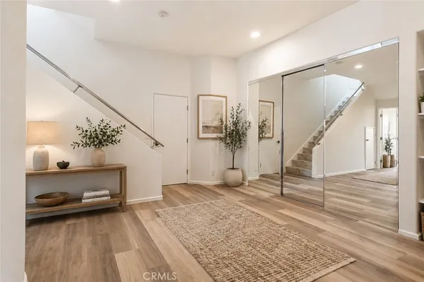 $7,950 | 5226 Medina Road, Woodland Hills, CA 91364