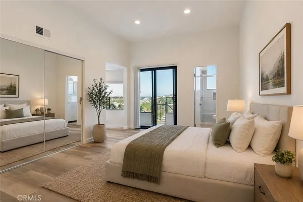 $7,950 | 5226 Medina Road, Woodland Hills, CA 91364