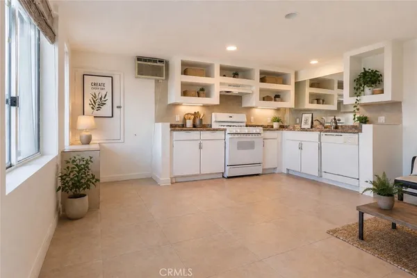 $7,950 | 5226 Medina Road, Woodland Hills, CA 91364