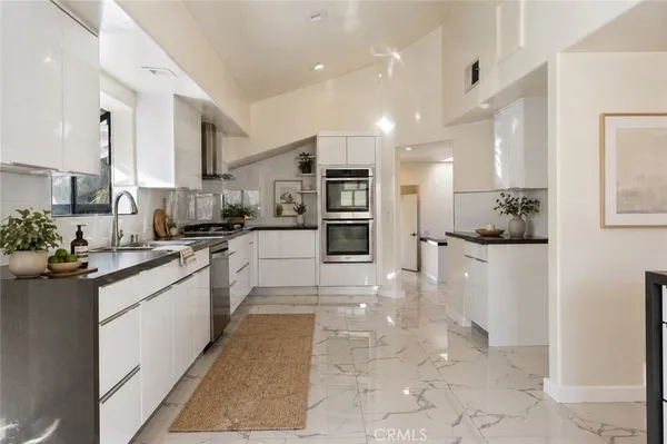 $7,950 | 5226 Medina Road, Woodland Hills, CA 91364