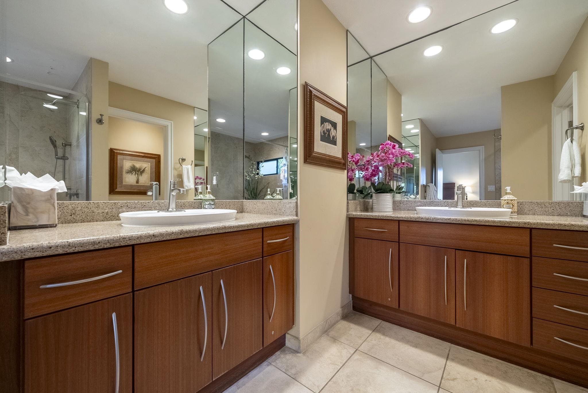 100 Ridge Road, Unit 2721 Lahaina, HI 96761 - Photo 6 of 16 a spacious bathroom with a sink vanity and mirror