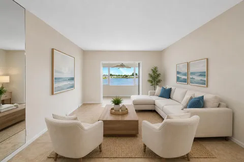$108,000 | 1116 Lake Terrace, Unit 207, Boynton Beach, FL 33426