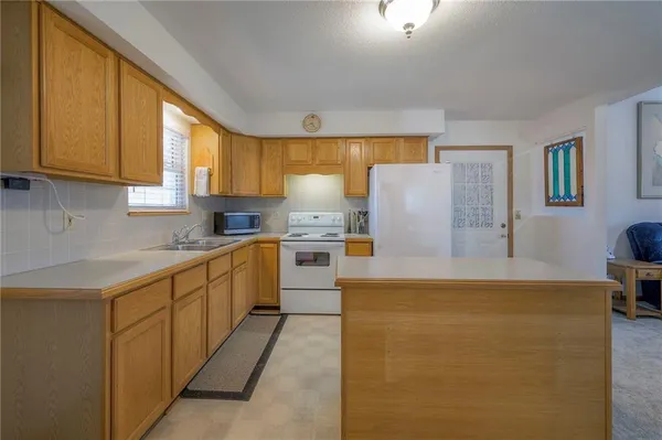 $595,000 | 1220 Northwest E Highway, Osceola, MO 64776