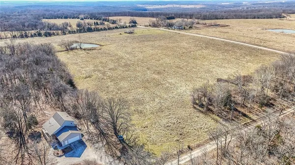 $595,000 | 1220 Northwest E Highway, Osceola, MO 64776
