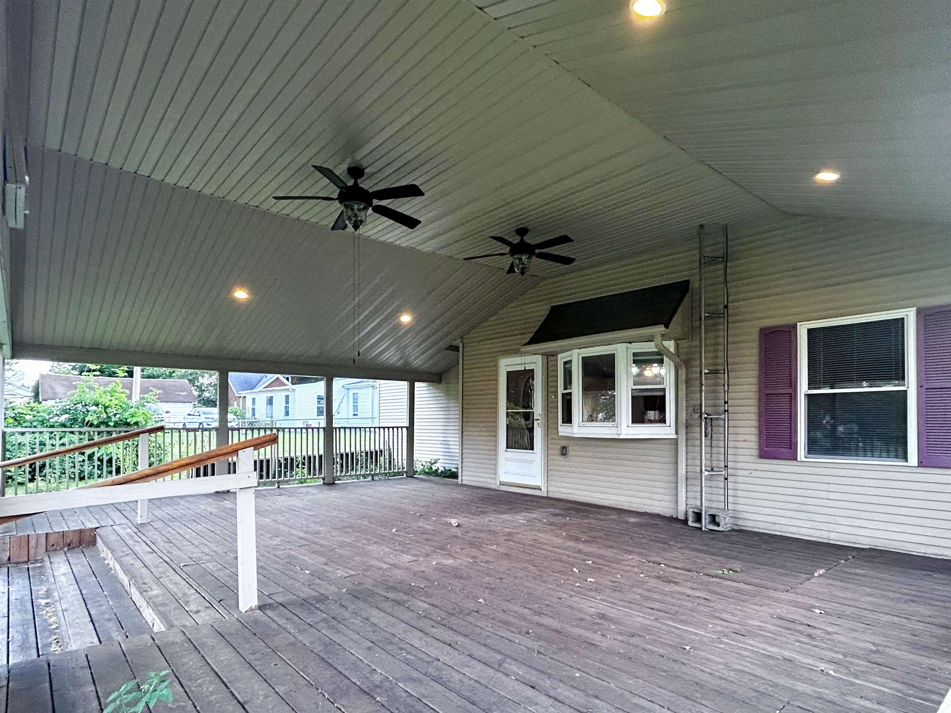 6459 Fenton Road Flint, MI 48507 - Photo 5 of 33 50187429-9df9d51f-8817-40de-80a4-4bb6ceeef5e9.JPG