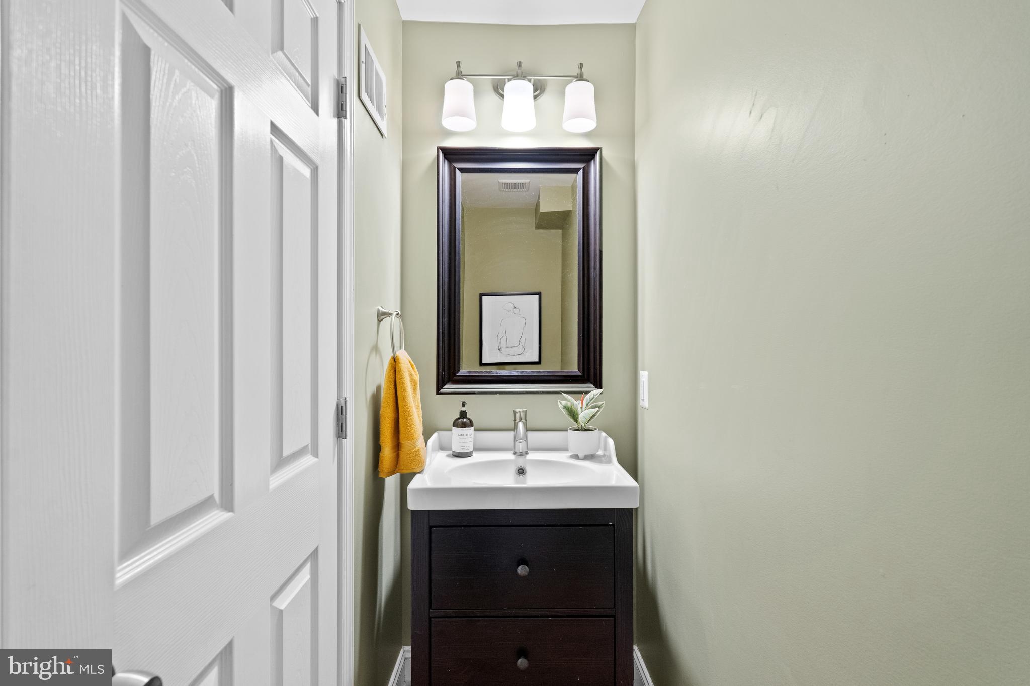 10033 Dallas Avenue Silver Spring, MD 20901 - Photo 16 of 43