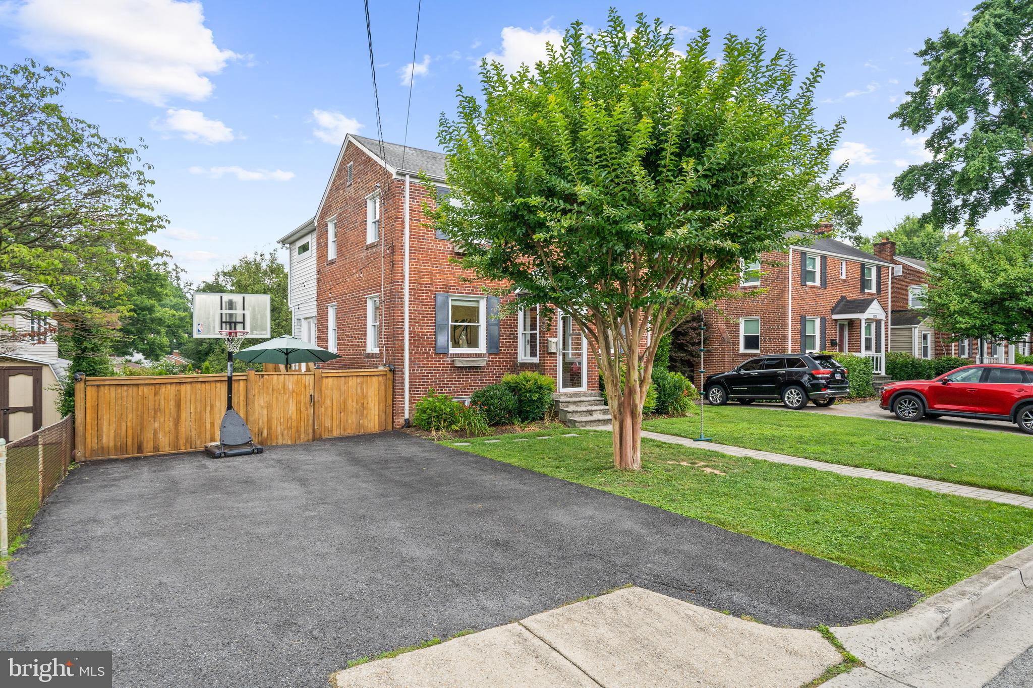 10033 Dallas Avenue Silver Spring, MD 20901 - Photo 3 of 43