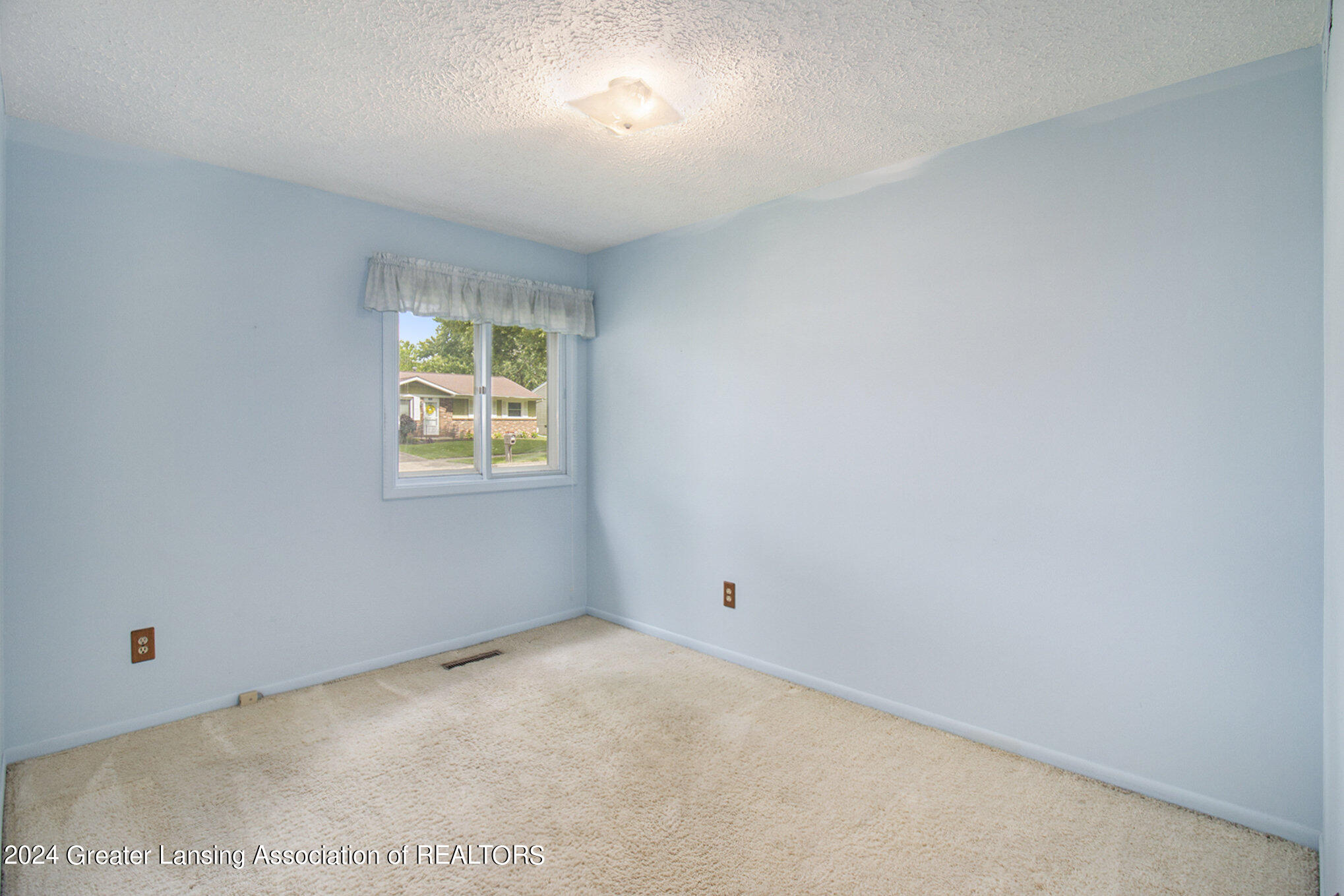 2411 Byrnes Road Lansing, MI 48906 - Photo 15 of 21 015_img_6266