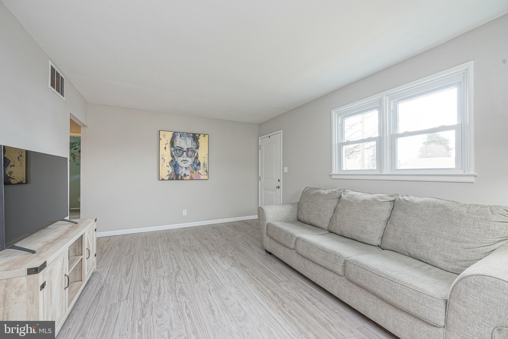918 Mooney Road Burlington, NJ 08016 - Photo 3 of 29 Gallery Image 3