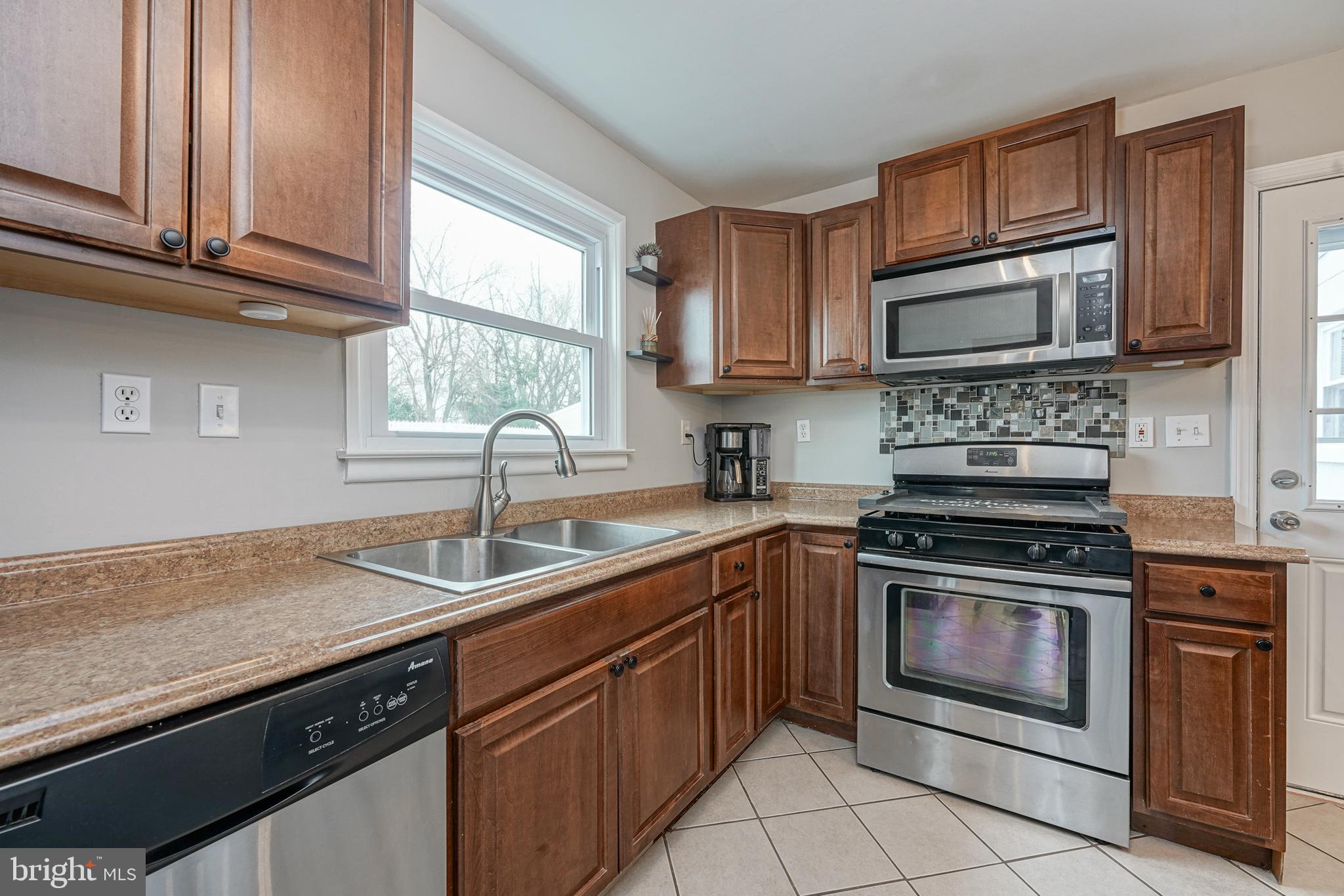 918 Mooney Road Burlington, NJ 08016 - Photo 5 of 29 Gallery Image 5