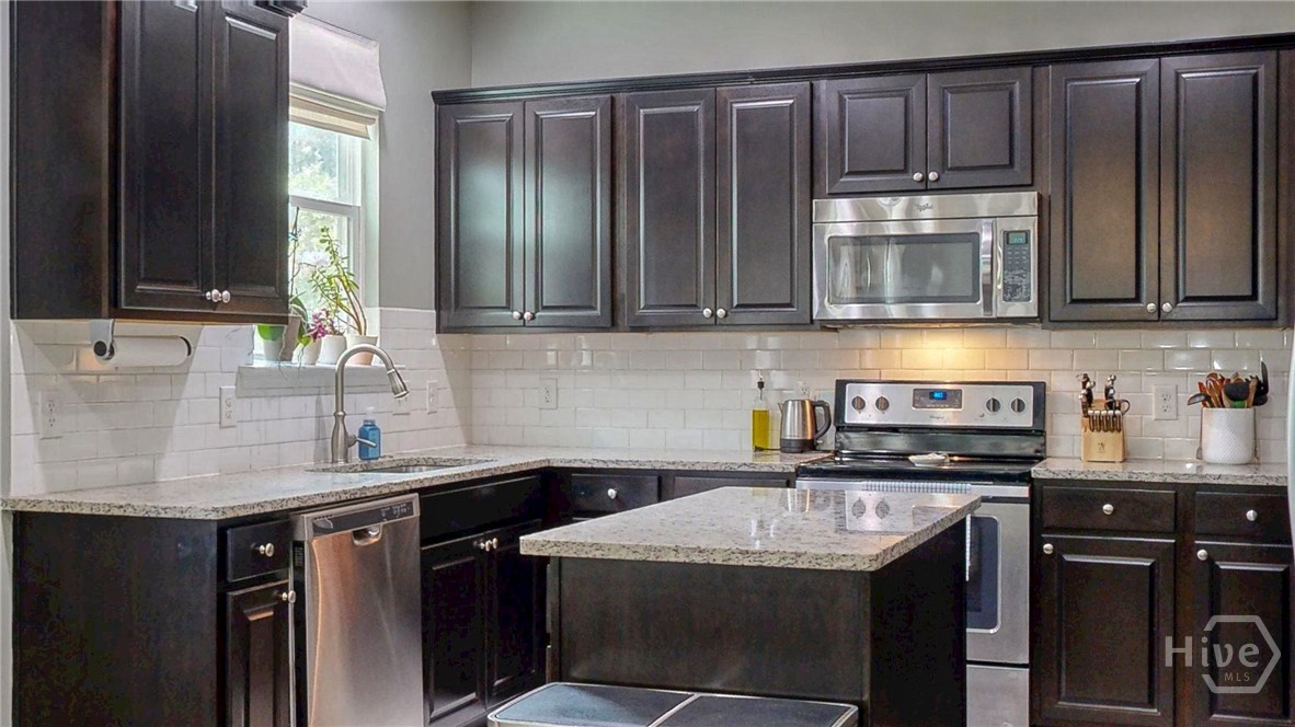 350 Southwilde Way Pooler, GA 31322 - Photo 8 of 51 Island and Stainless Steel Appliances