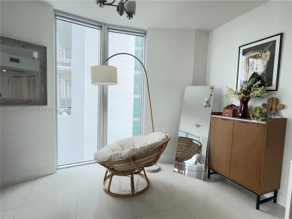 $5,200 | 185 Southwest 7th Street, Unit 2711, Miami, FL 33130
