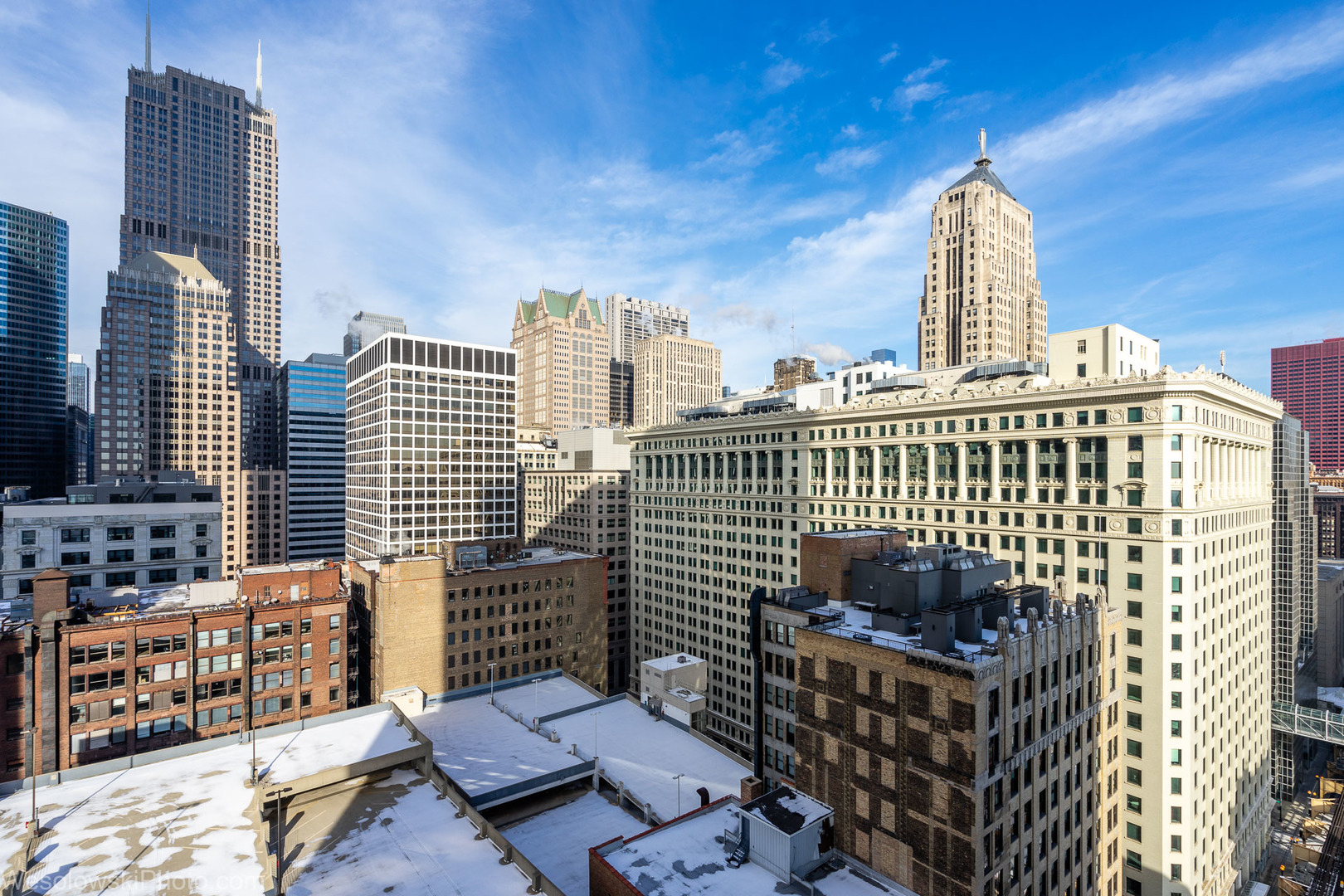 235 West Van Buren Street, Unit 2417 Chicago, IL 60607 - Photo 14 of 22 a view of roof with city view