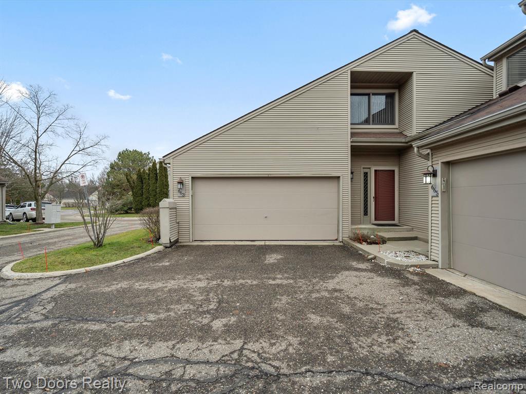 663 Camden Court Rochester Hills, MI 48307 - Photo 2 of 39